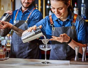 TRAINING BARTENDER