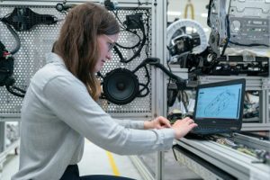 TRAINING PEMROGRAMAN MIKROKONTROLER UNTUK ROBOTIKA
